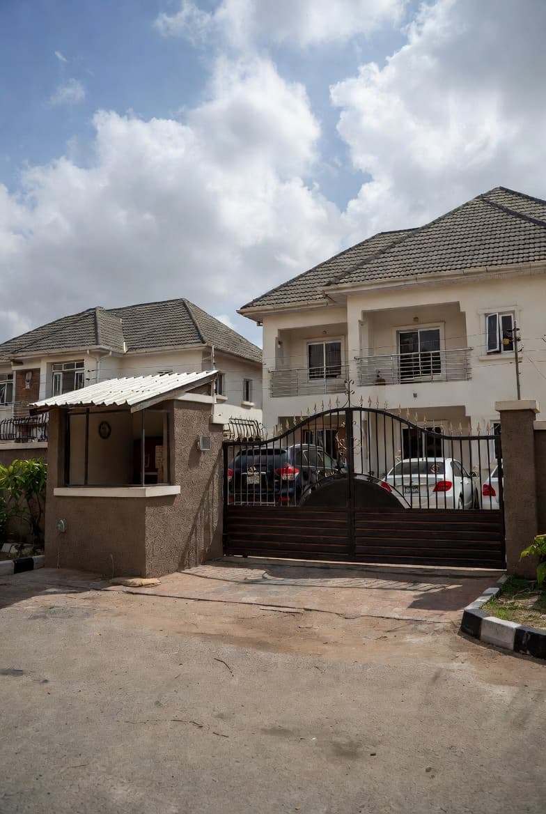 Self-Contained Room Upstairs in Nice Family Home in Abule Ijesha - Image 1