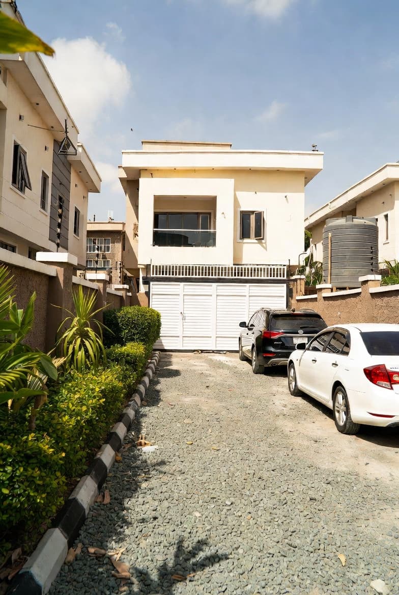 Beautiful and Serene Mini Flat in Lekki Phase 2 - Image 1