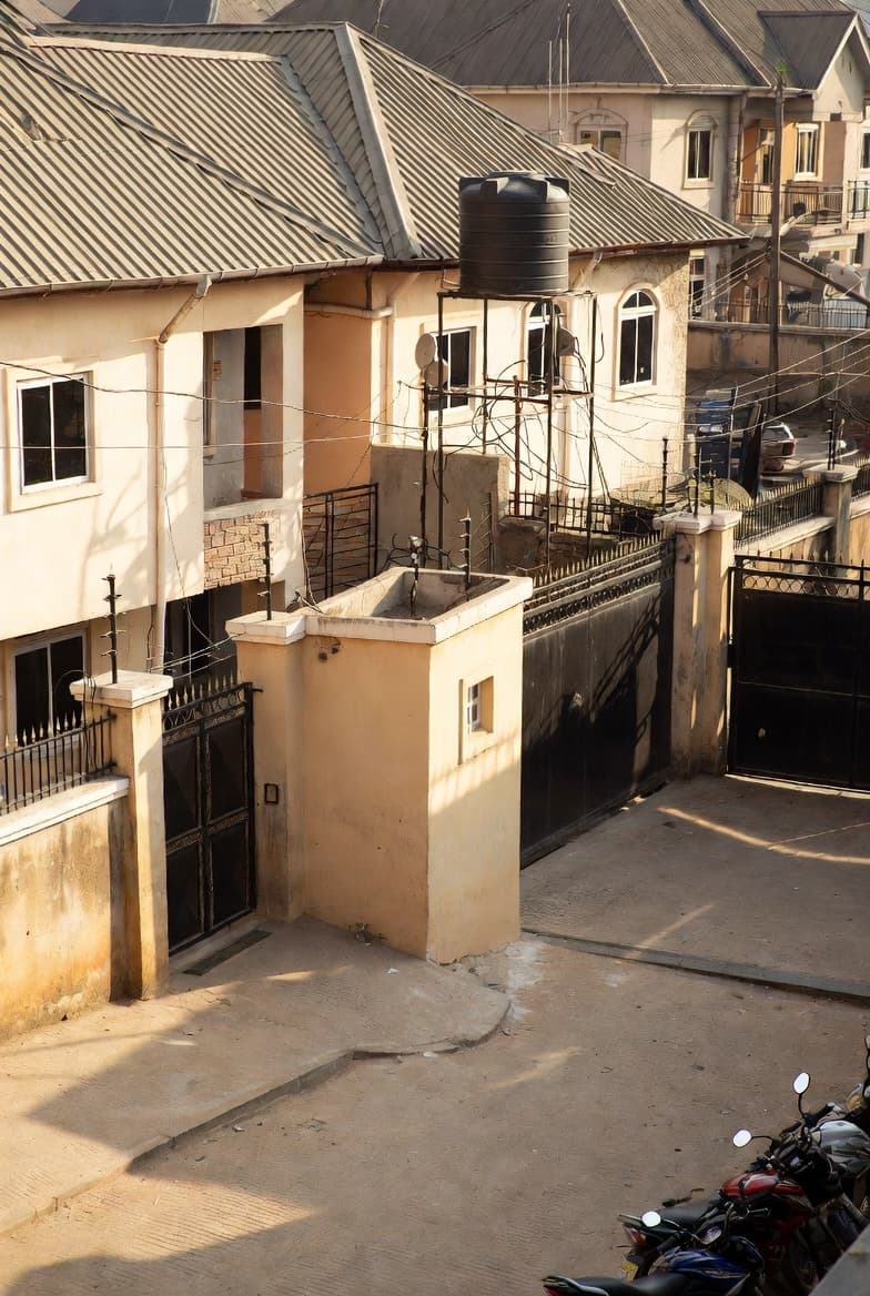 Affordable Single Room in Family House with Shared Facilities - Image 1