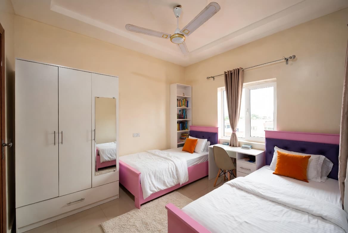 Large spare room 2 in a nice home in Jahi - Image 1